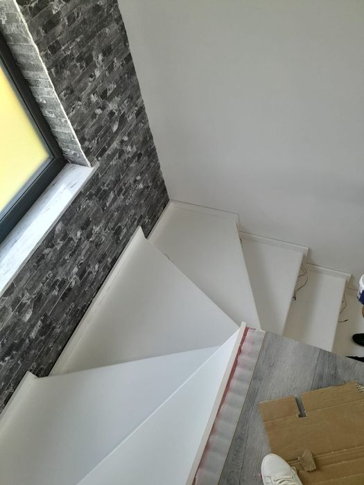 Scari din lemn masiv trepte, contratrepte