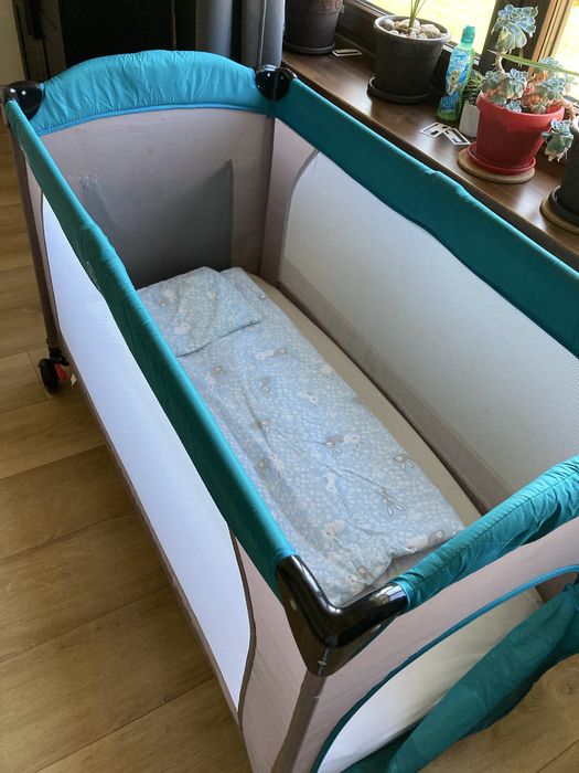 Patut de copil + saltea din fibra de cocos starea fb + lenjerie