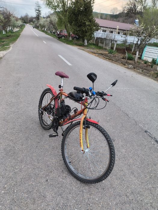 Vând bicicletă cu motor