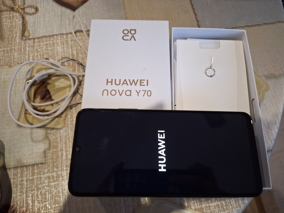 Смартфон Huawei Nova Y70