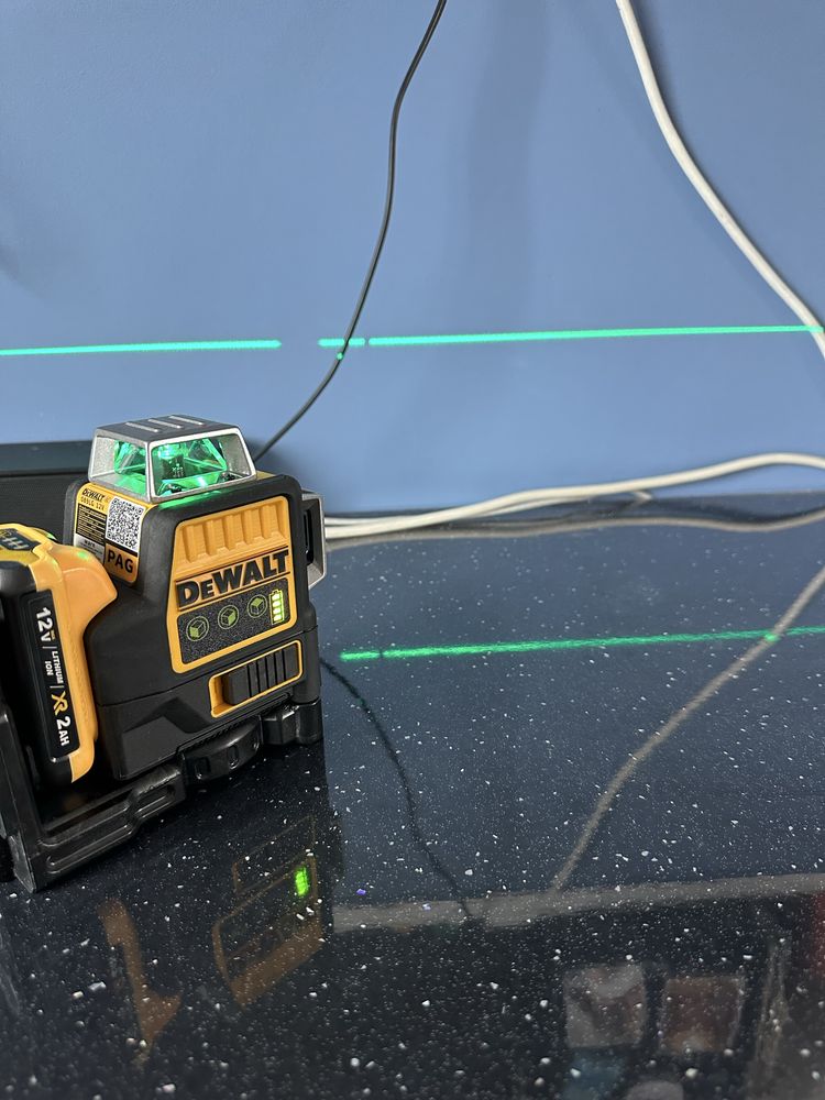 Лазер DEWALT 3 посочен