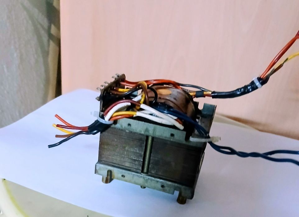 Vând transformator Hinchley.