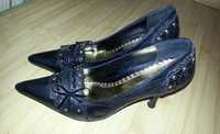 Дамски обувки черни с капси размер 35