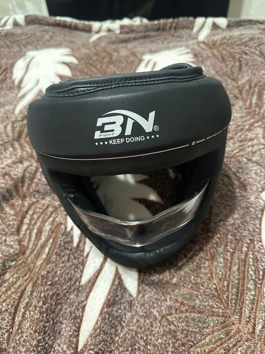 Боксерский шлем.