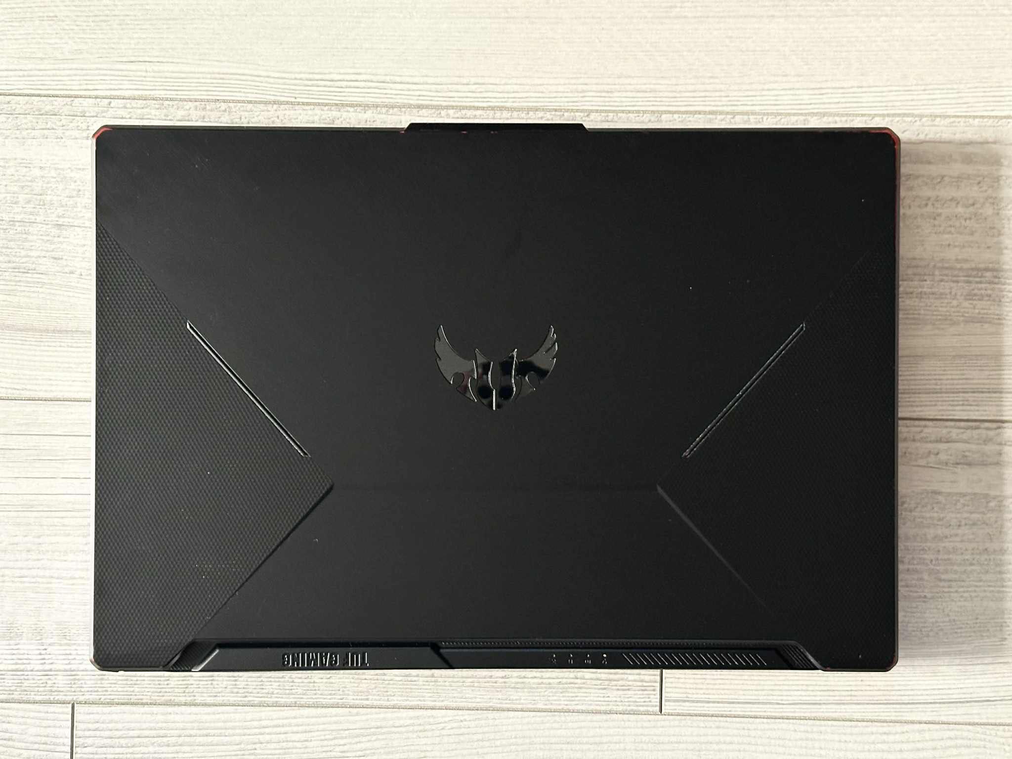 15.6 FHD IPS 144hz/RTX 3050 /Ryzen 5 /512ssd /RGB Aurora/MIL-STD-810H