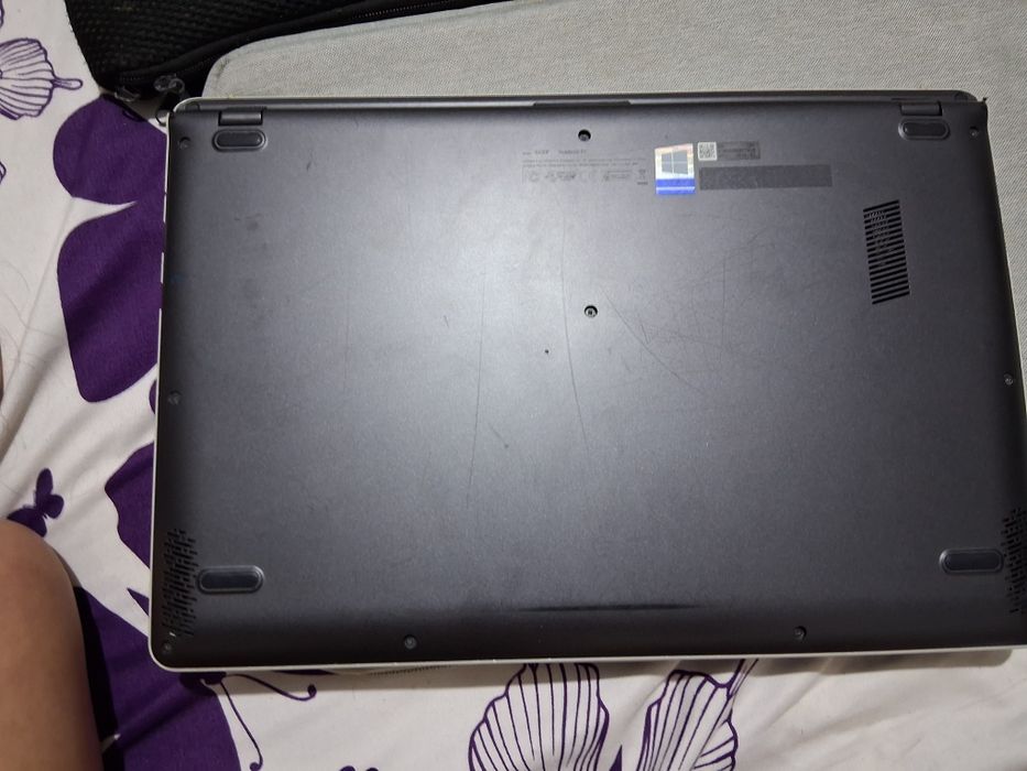 Laptopuri mai multe detalii în privat