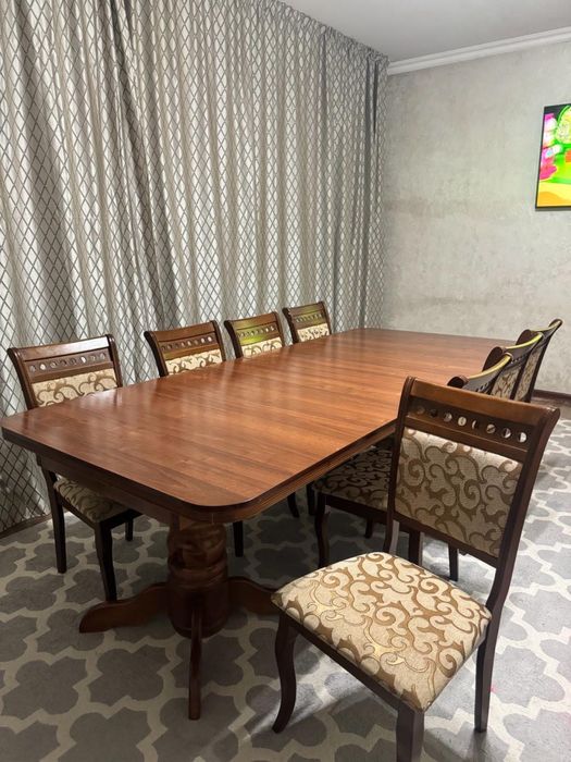 Стол и стулья для зала