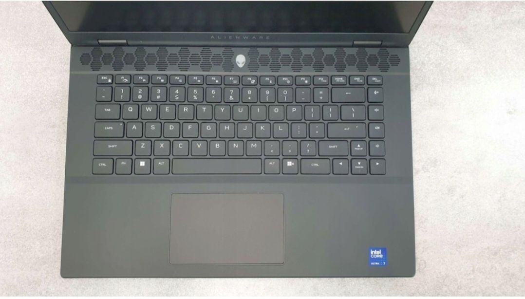 ALIENWARE M16 R2, 4 TB, Ultra 7, 64 Gb Ram