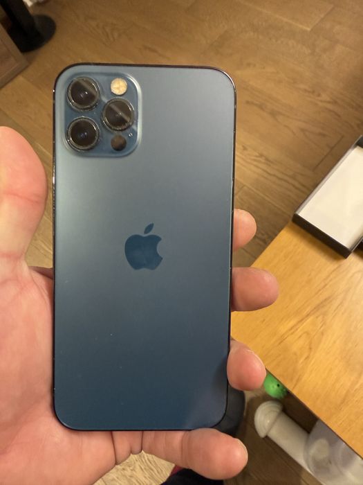 iPhone 12 Pro , като нов. Купуван от Виваком.