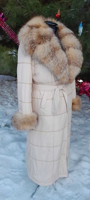 Парка пальто длинное, воротник лиса. 48-50 р. Внутри стриж-ый кролик.