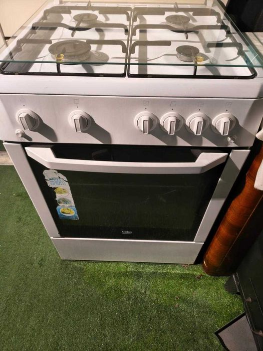 Aragaz Beko gaz  /4 ochiuri /gril/rotisor /aprindere electrica/60 cm