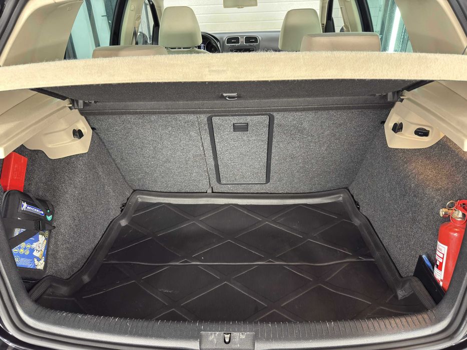 Volkswagen Golf 6 2012, faruri LED, alcantara, dublu climatronic