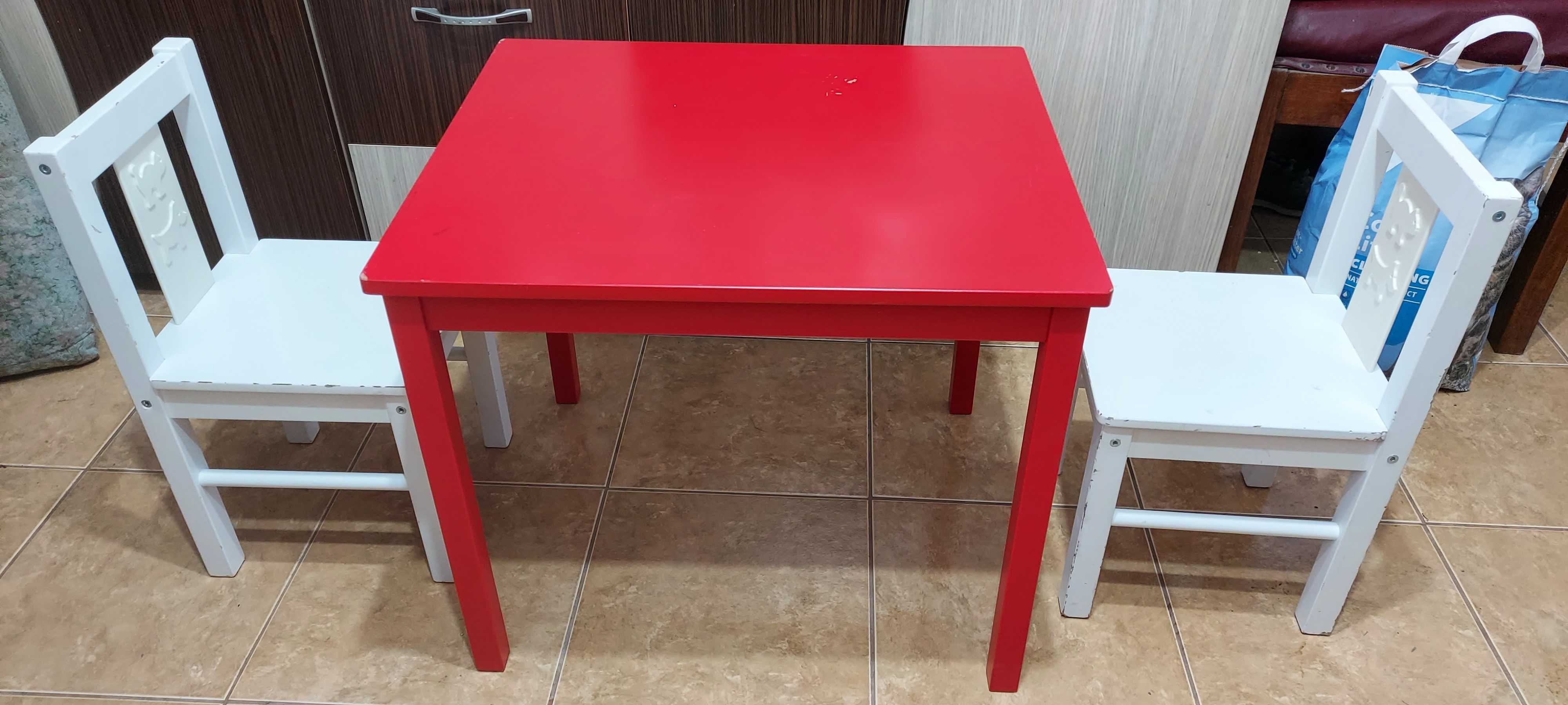 Masuta pentru copii + 2 Scaunele . Fabricate de Ikea .