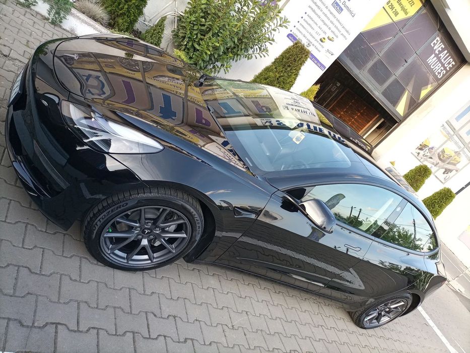 Tesla Model 3 Primul proprietar in Romania, după cel din SUA.