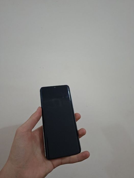 Xiaomi note 10 lite 
Xotirasi 64gb
Rangi tõq kõk
Zaryadchik bor
Ekran