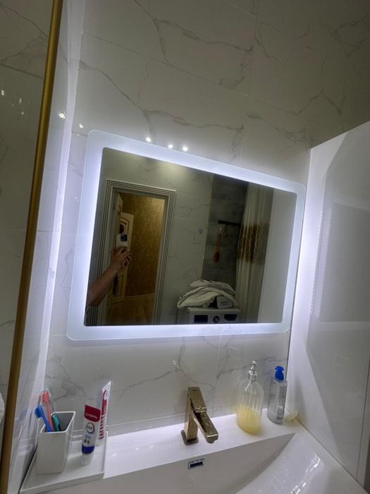 Прдам зеркало с подсветкой 60/80