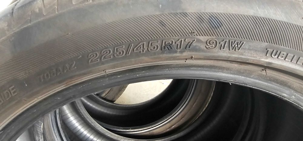 Шины 225х45х17 идеальное состояние.