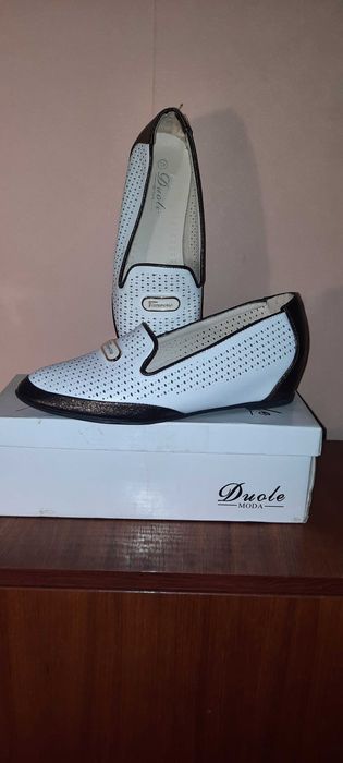 Туфли летние р.39 -40 женские на  невысокой платформе Р-н Атакента.