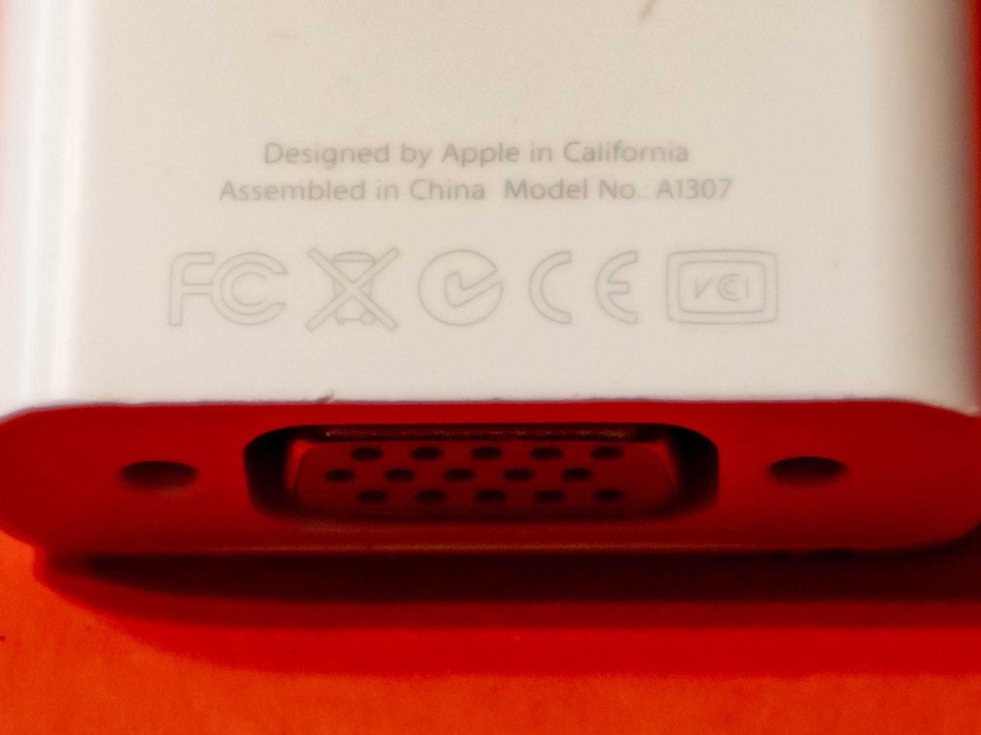 Mini DisplayPort (Thunderbolt) към VGA адаптер Apple A1307