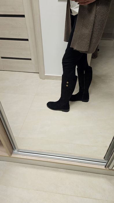 Vând cizme noi negre măsura 40