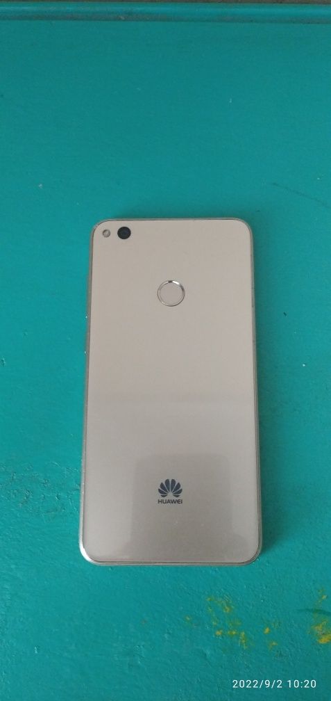 Телефон HUAWEI P8 lite