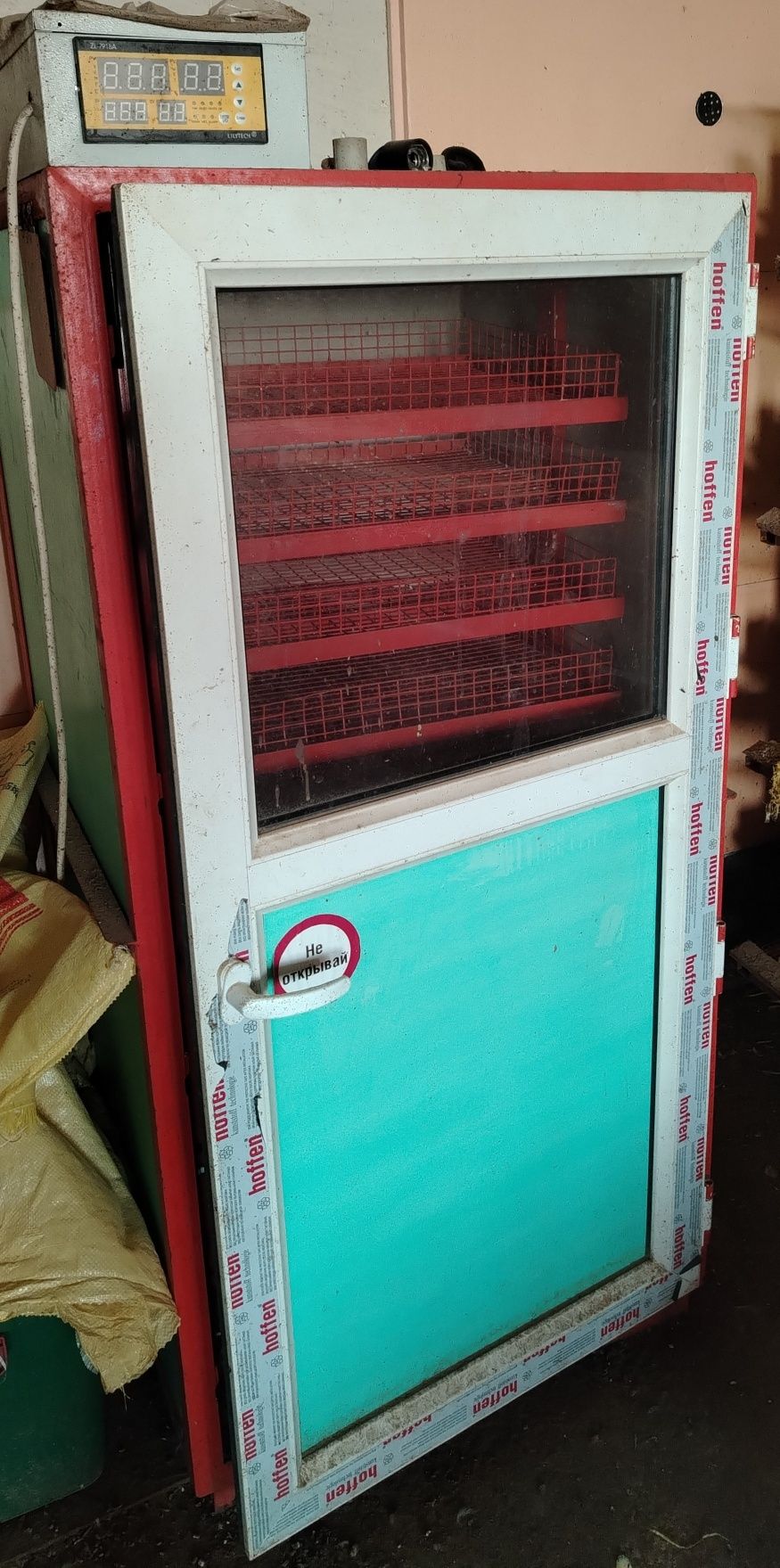 Инкубатор для перепелиных яйц