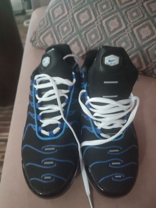 Nike Air Max plus noi, diferența de mărime 42-43