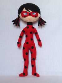 Figurina Buburuza (Ladybug), Pãpusã lucratã manual