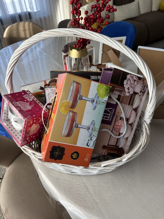 Продам корзину с посудой на той бастар