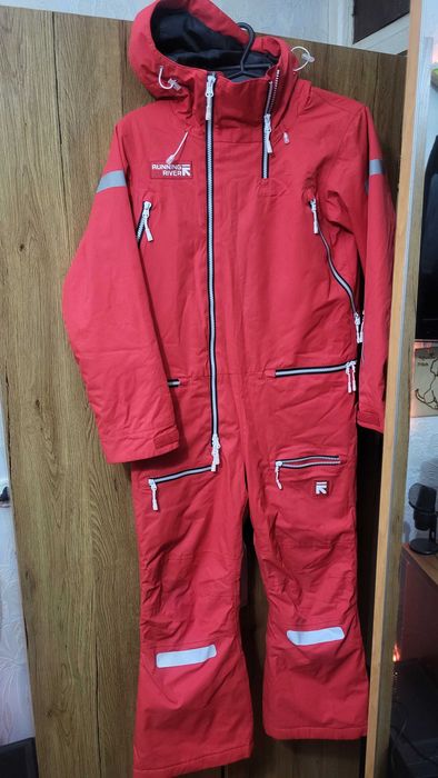 Продаётся детский лыжный комбинезон рост 140