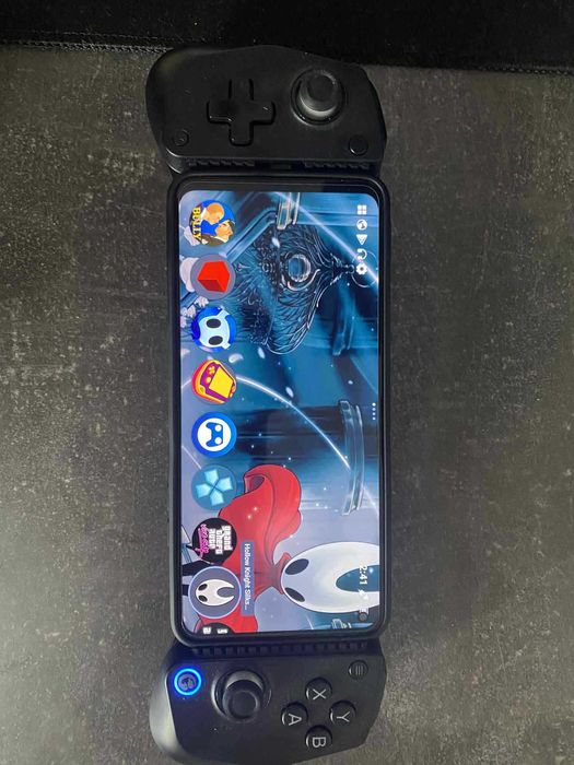 Consola portabila - telefon Xiaomi (semi-convertit) cu sistem ANDROID