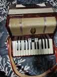 Vând acordeon Barcarole in doua scaune stare perfecta de funcționare c