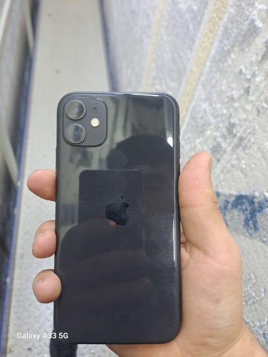 Iphone 11 black.
