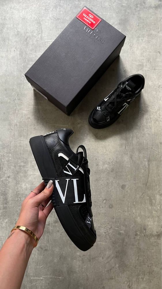 Sneakersi adidași bărbați Valentino