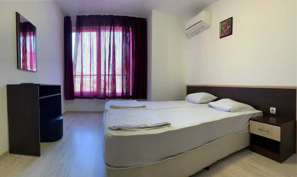 Дава се под наем Двустаен апартамент в Бургас, Лазур - 70 кв.м за 275 € - Снимка #2