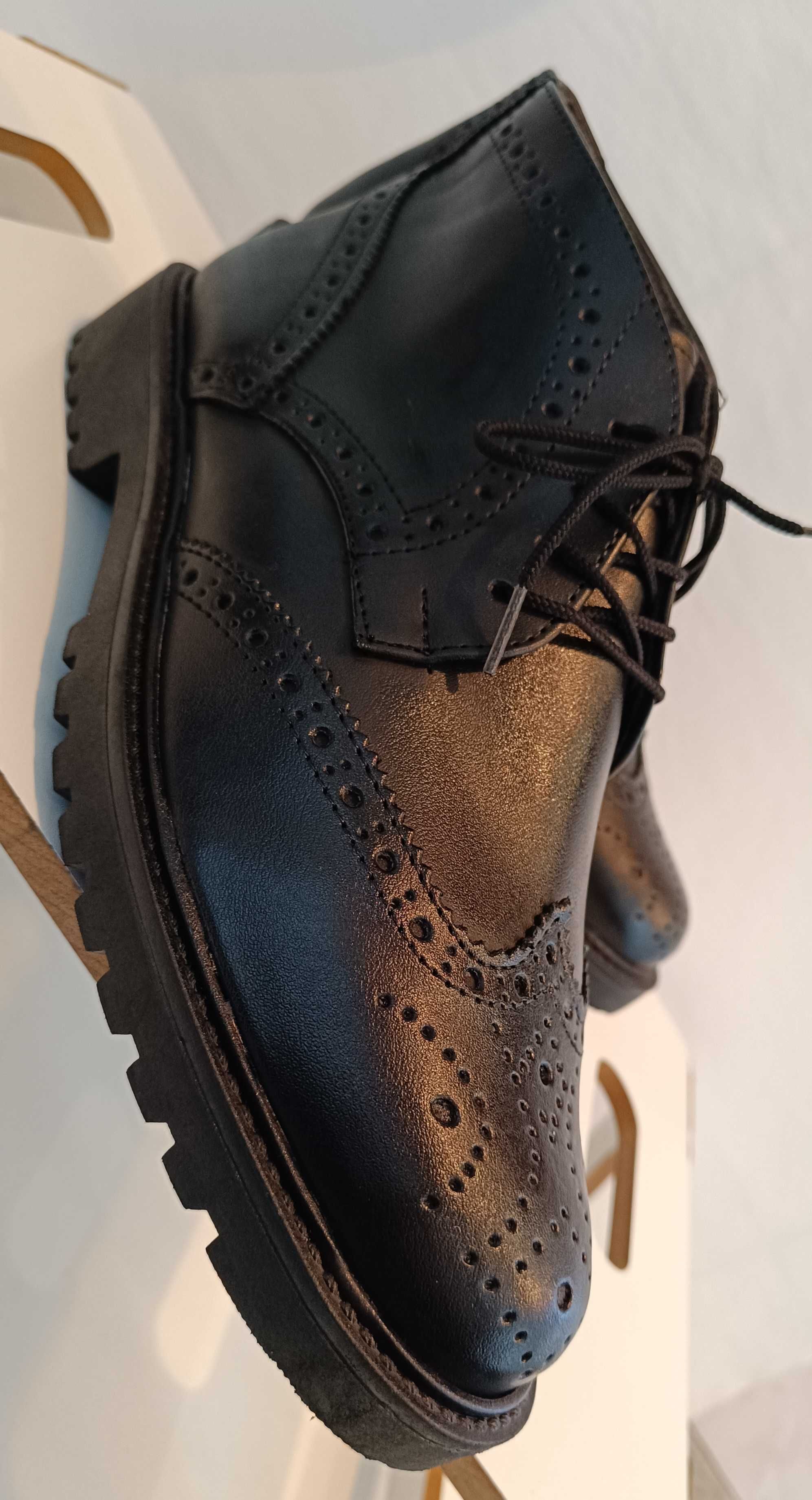 Ghete lace up 40.5 41 brogue Lavoratione Artigianale NOI piele natural