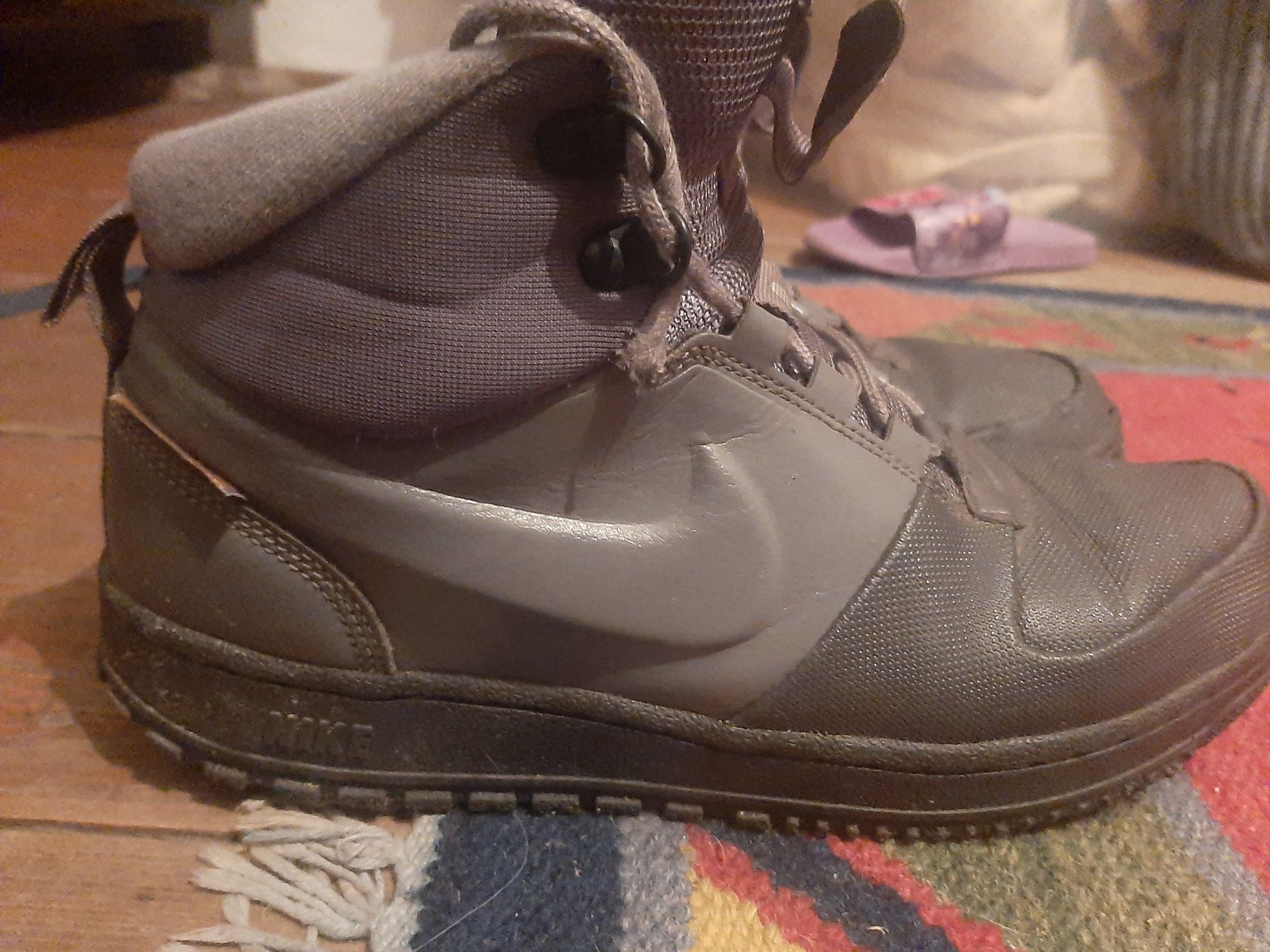 Nike Manoa boots