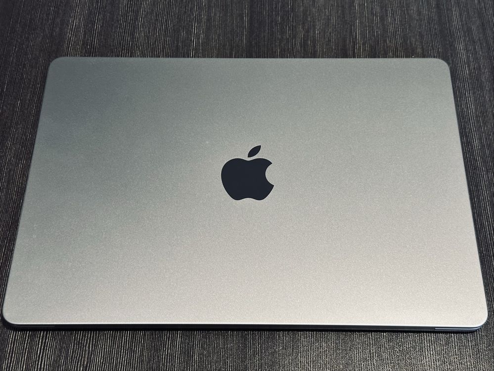 Macbook Air M3 1TB - на 15 зареждания!
