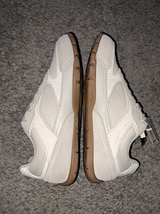 Сникърси велур Oysho