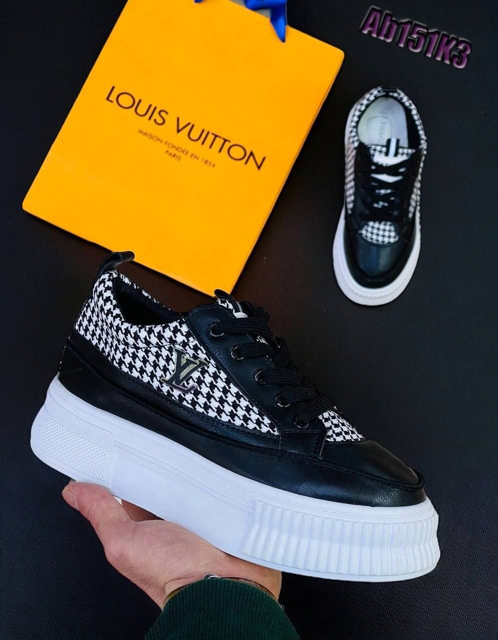 Adidași Louis Vuitton, pe comanda