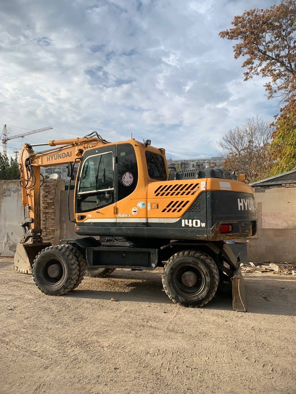 Hyundai 140 ekskovator sotiladi