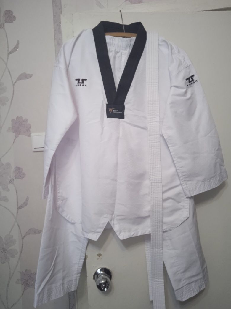 Продается костюм Taekwondo