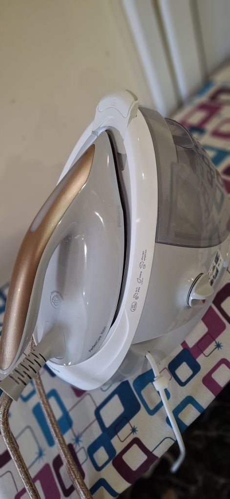 Парогенератор Philips PerfectCare 7000
