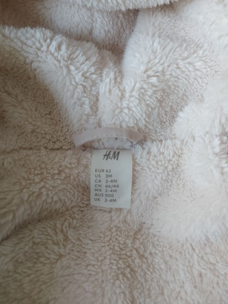 Vând combinezon de iarna 62,H&M,potrivit până la 74.