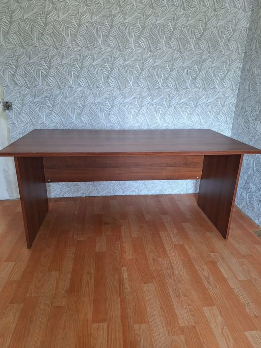 Рабочий стол ламинированный