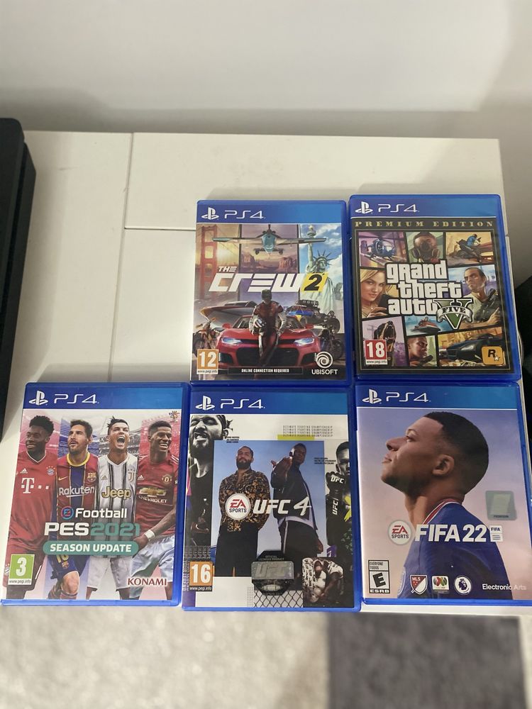 ПРОДАВАМ Ps4 SLIM с 2 джойстика+5игри