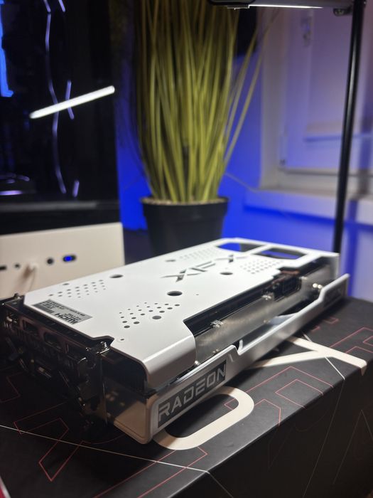 Бял Геймърски компютър Ryzen 5600X, Aio, RX6600, 32 ram, 512 ssd, 550W