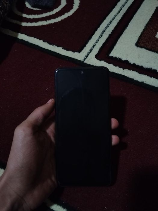 POCO M4 PRO XOTIRA:8.256gb ochilmagan telefon aybi karobka dakumen yuq