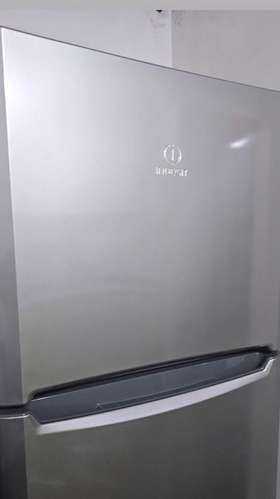 Frigider Indesit TIAA 12 X, 313 L, 2 uși, inox, funcțional, stare bună
