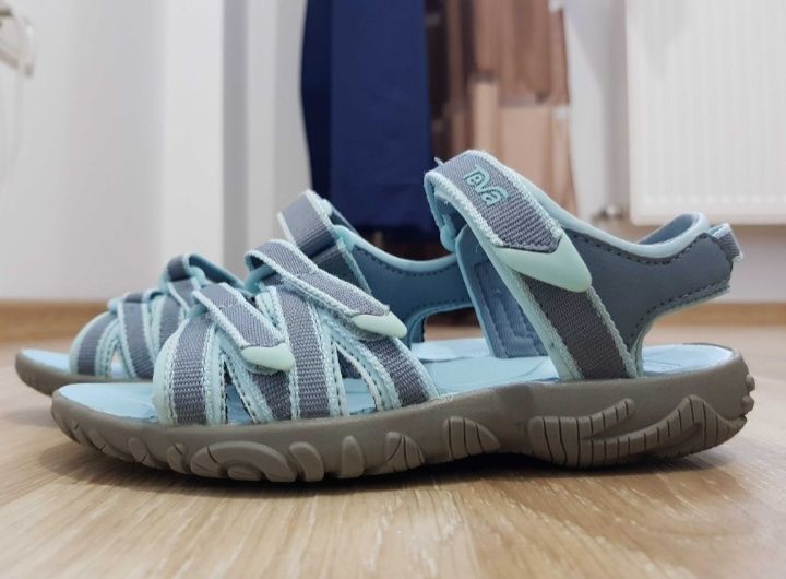 Adidasi Sandale Teva mărimea 29 boost jordan
